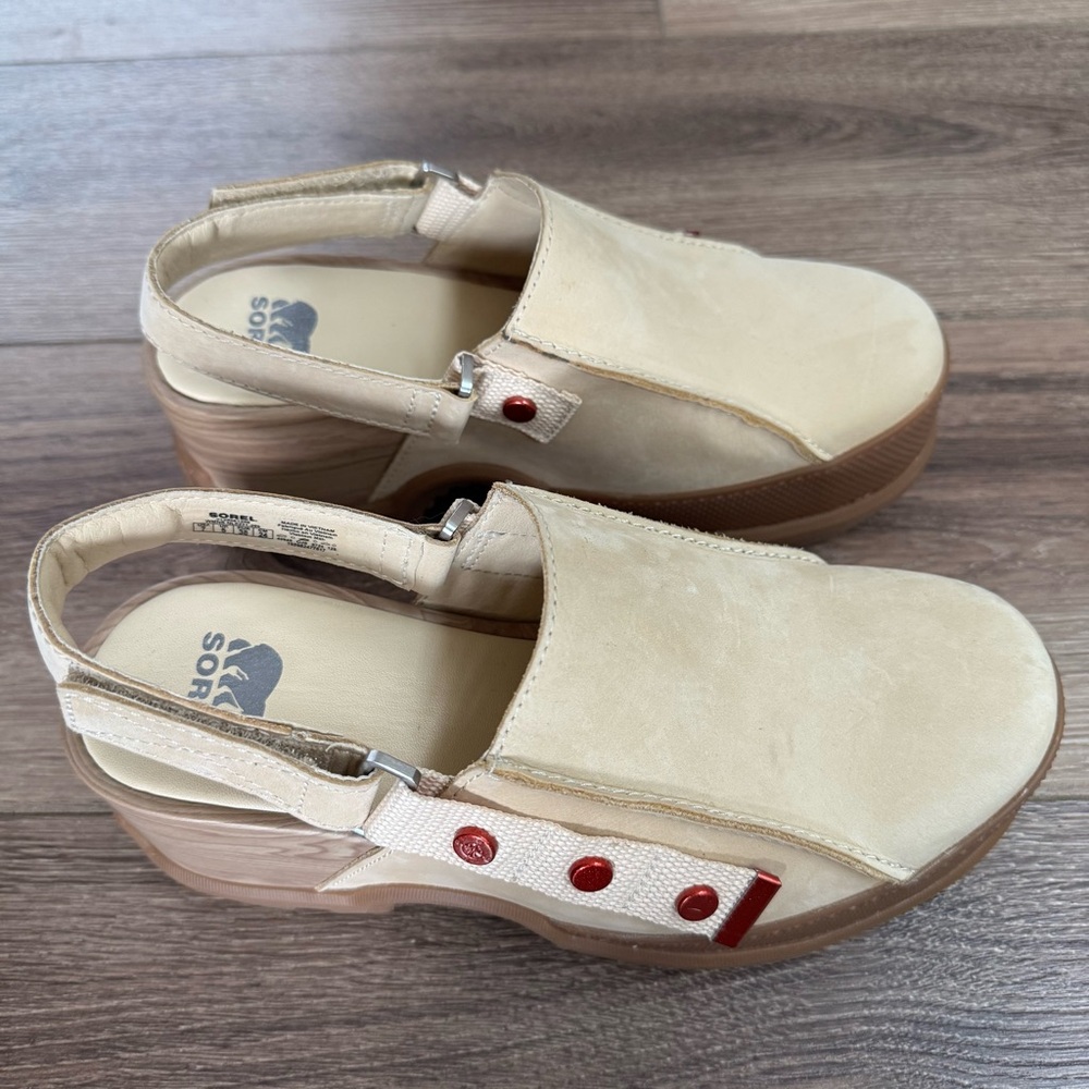 NWOT Sorel Roam’n RBR Platform Clogs, Slingback Mule, Tan with Red Buttons - Picture 9 of 11